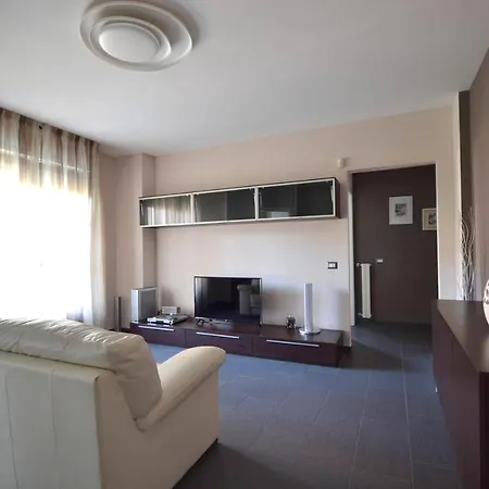 Spacious In With Terrace And Garden 公寓 韦尔切利