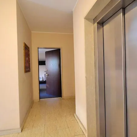 Spacious In With Terrace And Garden Διαμέρισμα *