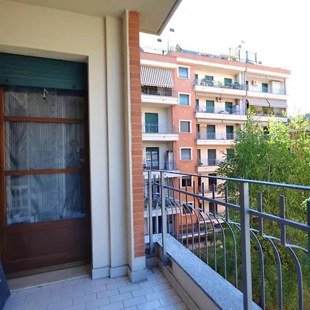 Spacious In With Terrace And Garden Lejlighed *