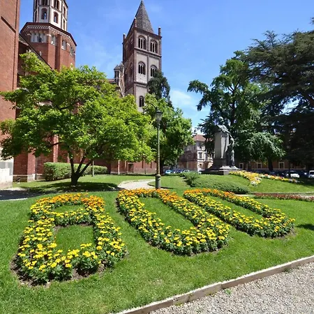 Spacious In With Terrace And Garden Vercelli